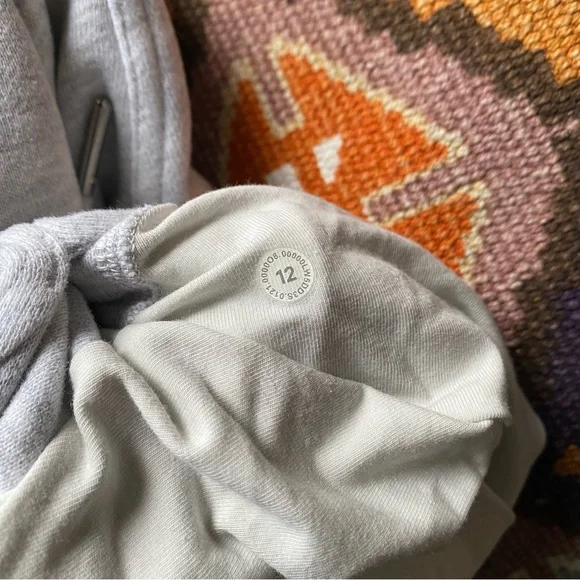 Lululemon Athletica Scuba High Rise Jogger Pants Light Grey Women’s Size 12 - Picture 5 of 10
